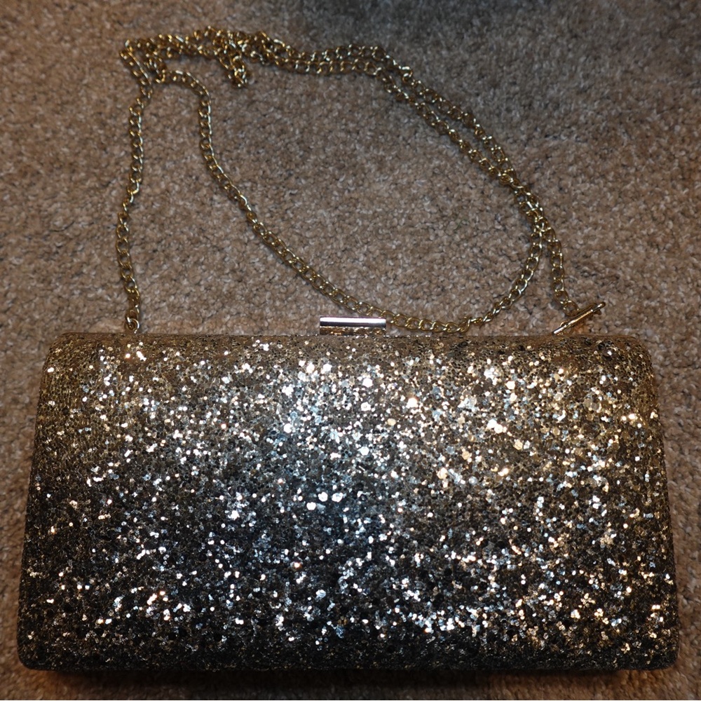 Elegant Silver Glitter Clutch - Picture 4 of 9